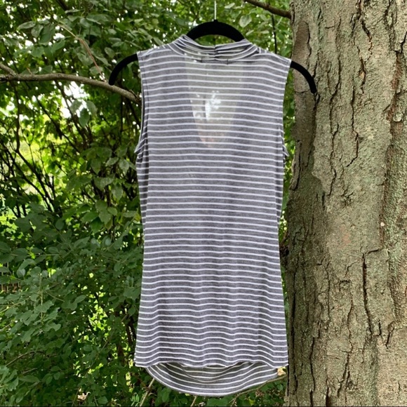 Mystree Sleeveless twist front cowl neck top
Size: Small Gray & white stripes - Picture 2 of 4